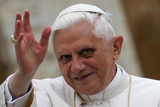 VATICAN CITY, Vatican:  Pope Benedict XVI greets pilgrims and faithfull on St-Peter square at the Vatican during his weekly general audience, 16 November 2005.  Pope Benedict XVI saluted the 'courageous activities' of the worldwide anti-abortion...