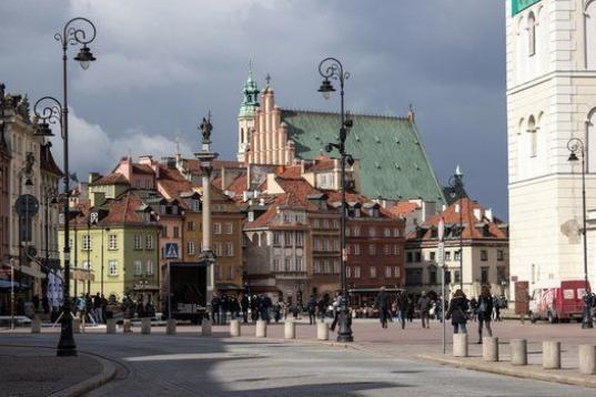 Muchos ya saben que Polonia es uno de los destinos más baratos a la hora de viajar por Europa. Pues bien, según este estudio, en su capital es fácil encontrar hoteles de ensueño a bajo conste. Por menos de 100 euros se puede reservar una hab...