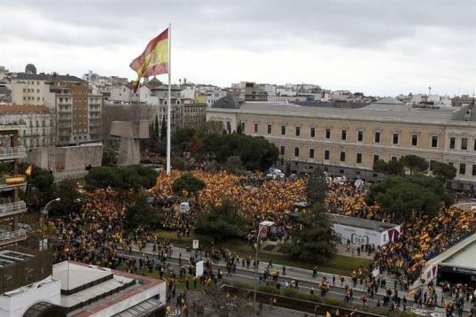 Concentración convocada por PP, Ciudadanos y VOX este domingo en la plaza de Colón de Madrid, en protesta por el diálogo de Pedro Sánchez con los independentistas catalanes y en demanda de elecciones generales. EFE