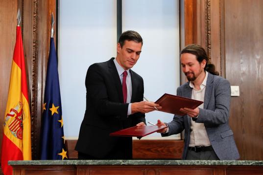 Pedro Sánchez y Pablo Iglesias firman su acuerdo