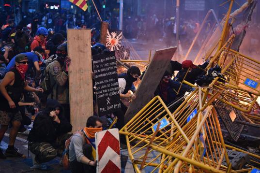 Más barricadas en las principales vías barcelonesas