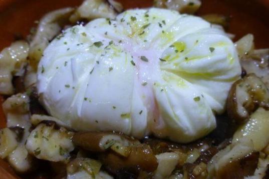 "Si te gustan las setas y los huevos, éste es tu plato".

Puedes ver la receta en Cookpad.
