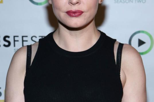28 de octubre
La actriz Rose McGowan fue una de las primeras en denunciar los abusos de Harvey Weinstein y recibir 100.000 dólares tras ser violada por el productor durante el Festival de Sundance, cuando la actriz tenía 23 a&ntild...