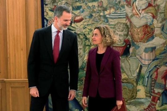 El rey Felipe VI y la Presidenta del Congreso de los Diputados Meritxell Batet, durante el encuentro de ambos esta tarde en el Palacio de la Zarzuela.