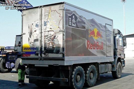 En abril de 2010, la Policía intervieno más de 800 kilos de cocaína en un camión tuneado que simulaba su participación en el París-Dakar