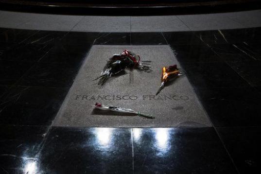 Sus restos se encuentran en el Valle De los Caídos, lugar de culto para todos aquellos que apoyan el régimen del dictador. 


