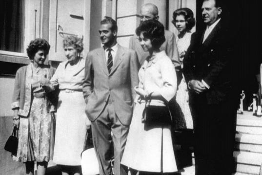Compromiso de Don Juan Carlos y Doña Sofía el 12 de septiembre de 1961 en Suiza. 