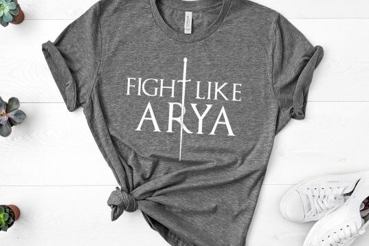Si eres fan de Juego de tronos es posible que eches de menos a Arya. Si, como a ella, no te gusta que te digan cómo tienes que actuar, esta es tu camiseta. La puedes comprar en Etsy por 16,62 euros.