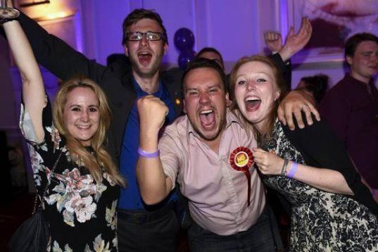 Partidarios del 'No' celebran los resultados en Glasgow