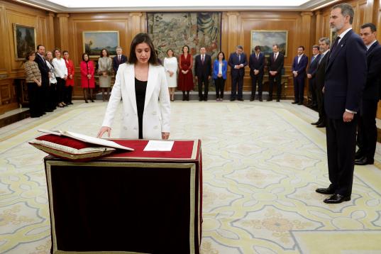 La nueva ministra de Igualdad, Irene Montero jura su cargo durante un acto celebrado en el Palacio de Zarzuela en Madrid este lunes 13 de enero de 2020