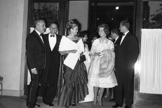 En junio de 1962, con Rainiero y Grace de Mónaco y Frank Sinatra, en Montecarlo.