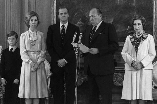 El 14 de mayo de 1977 el Conde de Barcelona cedía sus derechos dinásticos en favor de su hijo, el rey Juan Carlos I