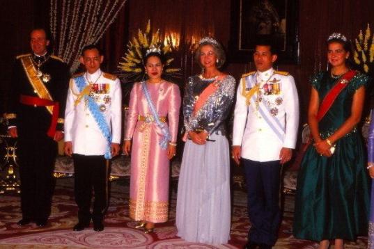 Cristina acompañó a sus padres en una visita oficial a Thailandia en 1987.