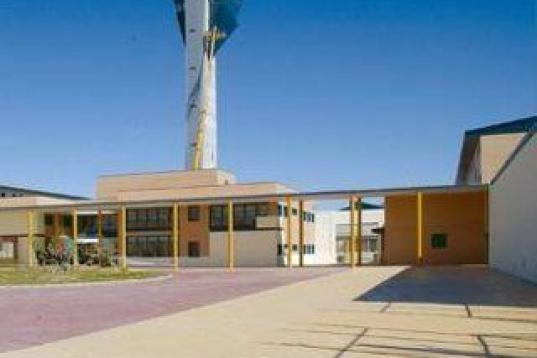 PRESO: El exalcalde de Jerez, Pedro Pacheco

Dotada con 1008 celdas, este moderno centro penitenciario fue construido en el año 2007. Piscina y cancha de baloncesto son algunas de las instalaciones para actividades al aire libre. La nota negati...