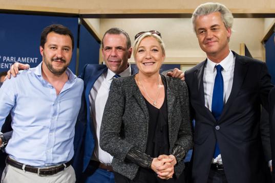 Con Marine Le Pen, Geert Wilders y Harald Vilimsky, en Bruselas. 