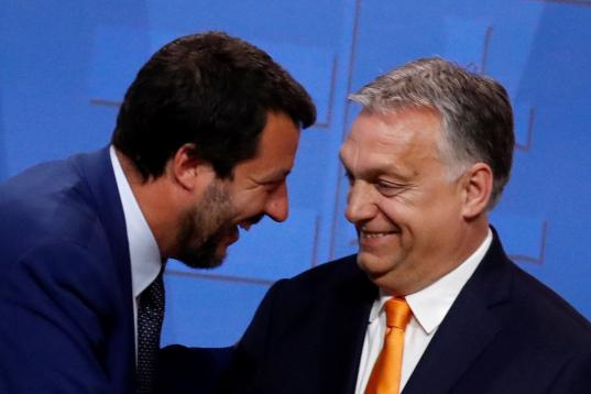 Matteo Salvini se ríe con el primer ministro de Hungría, Victor Orban, el pasado 2 de mayo en Budapst. 