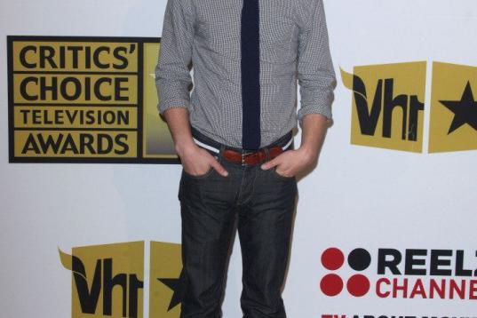 Elijah Wood a su llegada a los Critics Choice. Durante la ceremonia entregó uno de los premios. 