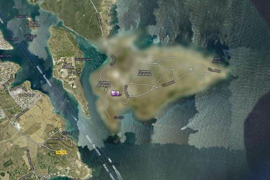 La Fortaleza de Isabel II en la península de La Mola, cerca de Es Castell en el extremo oriental de Menorca, totalmente emborronada.