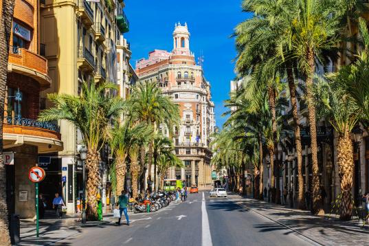 'The New York Times' ha alabado a Valencia y se ha desmarcado de ciudades tan masificadas como Barcelona. "Es una ciudad antigua, amurallada, con un centro lleno de arquitectura gótica, románica, renacentista y barroca", ha es...