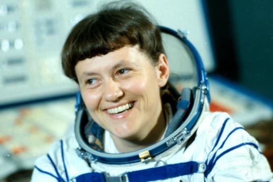 Svetlana Savitskaya, la segunda cosmonauta, en la Soyuz 7 (1982) y primera en llevar a cabo una actividad extra-vehicular (EVA), en 1984.