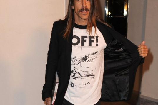 El vocalista de Red Hot Chilli Peppers es vegetariano. Sigue comiendo pescado, huevos y lácteos.  Kiedis dijo a AccessHollywod que la crueldad con la que matan a los animales en las fábricas es lo que lo convenció de dejar de comer carne. 