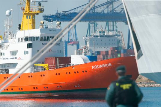 El Aquarius llega al puerto de Valencia
