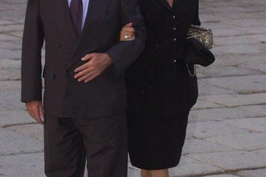 Tras su experiencia como ministro de Asuntos Exteriores en la primera legislatura de José María Aznar, Matutes volvió a gestionar sus negocios con sede en Ibiza. Su esposa, Nieves Prat, falleció en 2016. Su hija ...