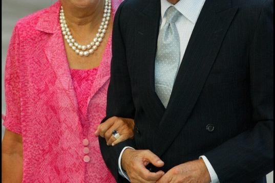 La hermana menor del rey emérito es uno de los miembros más discretos de la familia real. La duquesa de Soria está casada con el médico Carlos Zurita. Ambos recibieron en 1993 la Gran Cruz de la Orden de Alfonso X el ...