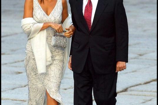 El exministro de Economía de Felipe González se acercó a José María Aznar y colaboró con la Fundación Faes. Falleció en septiembre de 2014. Acudió al enlace con su entonces esposa, I...