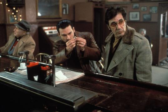 Fotograma de Donni Brasco (1997), película en la que aparece con Al Pacino