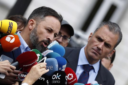 El líder de Vox, Santiago Abascal y el dirigente del partido de extrema derecha Javier Ortega Smith, tras la publicación del sentencia del 'procés'