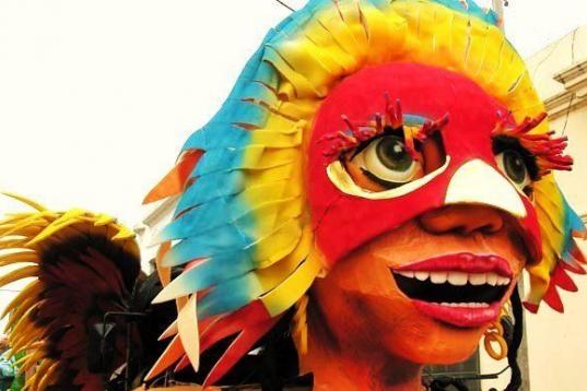 Los habitantes de la capital uruguaya disfrutan cada año del carnaval más largo del mundo, con más de un mes de duración. Lugares tan emblemáticos de la ciudad como la Puerta de la  Ciudadela, la Plaza de la Independencia o la Ciudad Vieja ...