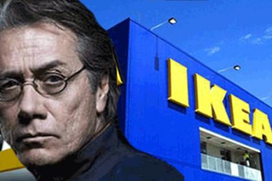 El comandante Adama utiliza un espejo que en IKEA se vende con el nombre de FRÄCK. Y lo puedes comprar ¡por menos de seis euros!