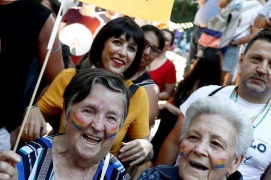 Participantes en la manifestación del Orgullo 2019 esta tarde en Madrid, bajo el lema “Mayores Sin Armarios: ¡Historia, Lucha y Memoria! Por una ley estatal". EFE/Mariscal