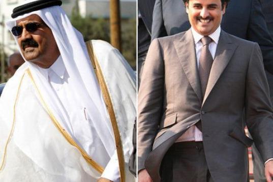 Hamad bin Khalifa Al Thani (izq), emir de Qatar, abdicó en su décimo hijo Tamim bin Hamad Al Thani (dcha), el segundo nacido de su segunda esposa. El antiguo emir tiene más de 20 hijos. El actual se consolidó como heredero después de que su...