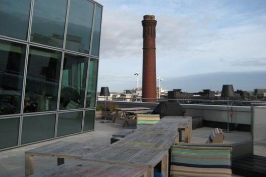 En la azotea del edificio, con vistas al Gran Canal de Dublín y a otras zonas de la ciudad, los empleados pueden hacer barbacoa siempre que el tiempo acompañe. 