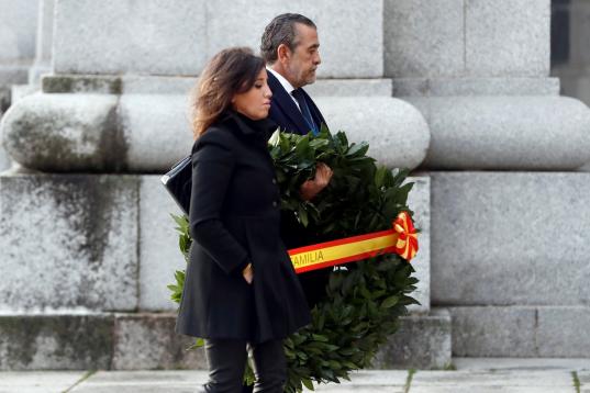 El nieto de Franco, Jaime Martínez-Bordiú y su pareja Marta Fernández a su llegada al Valle de los Caídos.