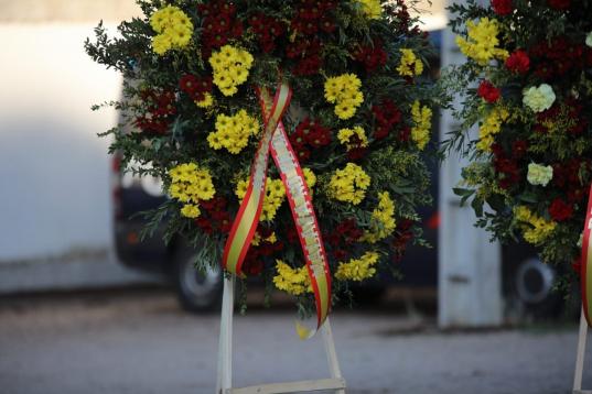Corona de flores fúnebre en el Valle de los Caídos