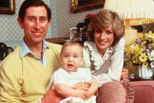 El padre del nuevo bebé, primer hijo del príncipe Carlos, heredero al trono británico, y la fallecida Diana de Gales.