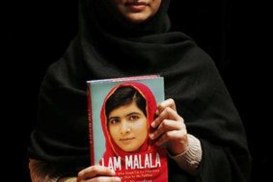 "Yo estaba aterrorizada. Lo único que sabía es que Alá me había bendecido con una nueva vida", contaba la joven en su autobiografía Yo soy Malala, un best-seller internacional que salió en octubre de 2013, y que fue en parte ignorado en su...