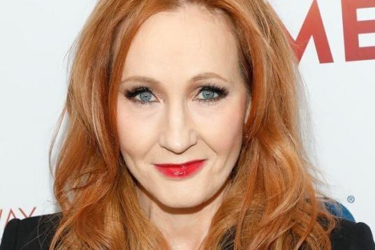 La escritora escocesa JK Rowling, autora de Harry Potter, anunció este martes que había dado positivo en coronavirus pero que ya se encontraba “completamente recuperada”.