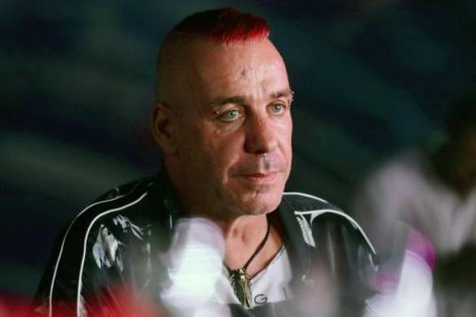 Till Lindemann, cantante de Rammstein, se encuetra ingresado por coronavirus en la UCI de un hospital de Berlín, tal y como informó este viernes 27 el diario alemán Bild.