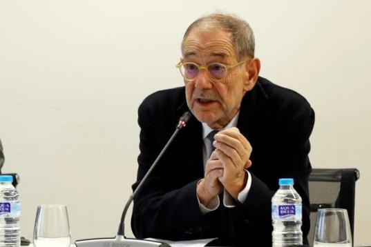 Javier Solana, ex secretario general de la OTAN, abandonó el hospital Ramón y Cajal de Madrid tras cuatro semanas ingresado.
