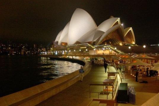 Sydney es mucho más que su famosa ópera, aunque es verdad que ésta es impresionante. Tiene rascacielos, cultura y unas playas para quedarse horas relajado. Ver más fotos aquí.
