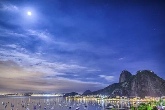 Con el Cristo Redentor, una de la siete maravillas del mundo moderno, reinando sobre la ciudad, Río de Janeiro es mucho más que playas, aunque también es verdad que son un verdadero paraíso. Ver más fotos aquí.