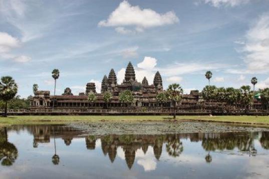 Aunque lo más atractivo de Siem Reap es la antigua Angkor Wat, el resto de la ciudad también merece la pena, ya que es un destino perfecto para los que buscan hacer una escapada a lo mochilero. Bueno, o para cualquiera que le apetezca sorprend...