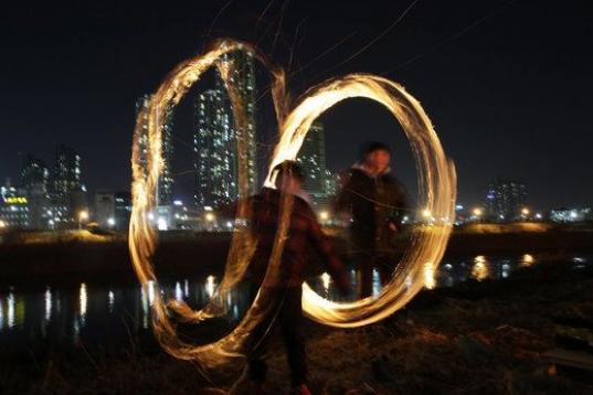 Celebración de Daeboreum, una fiesta que marca que marca la primera luna llena del año nuevo lunar, en Seúl (Corea del Sur).
