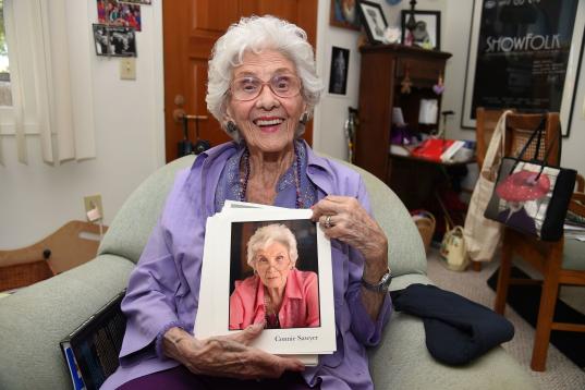 La actriz Connie Sawyer, la más longeva en activo de la industria del cine, falleció el lunes 22 de enero a los 105 años en su vivienda de Woodland Hills (California, EEUU). A lo largo de su carrera la intérprete part...