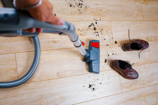 Mostró en TikTok el truco infalible para limpiar las tablas picar de de  madera y se volvió viral - LA NACION