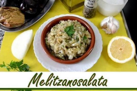 También llamada melitzanosalata, esta ensalada puede servir como primero o acompañante de cualquier carne o pescado. Puedes ver cómo prepararla en este vídeo o directamente en Cookpad.